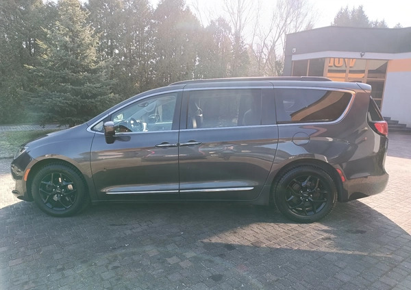 Chrysler Pacifica cena 73500 przebieg: 216500, rok produkcji 2017 z Zgierz małe 92